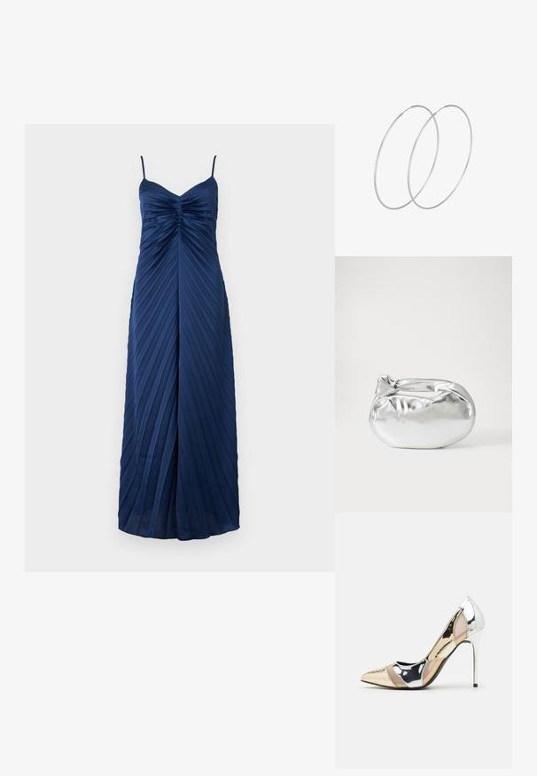 Marinblå satin klänning med spaghetti-band, plisserad design, åtsittande liv och en framficka för extra detaljer. Lång längd som når golvet.; Spetsig tå högklackad sko med en färgpalett av silver, guld och nude. Glansig yta med utskärningsdesign, utrustad med en stilettklack.; Silverfärgad metallisk påse med en mjuk, rundad form och en knutstängning upptill. Tillverkad av ett mjukt material i konstläder.; Silverfärgade hoopörhängen med en minimalistisk design. Cirkulär form, slät yta och tunn profil. Lätta med en polerad finish.