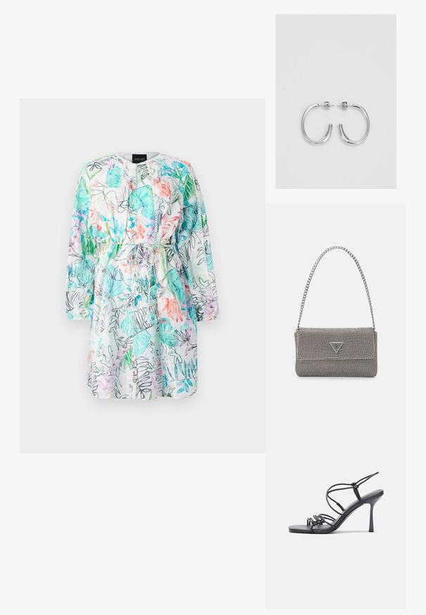 Kwiatowa sukienka z mieszanką zielonych, różowych i niebieskich wzorów na białym tle. Długie rękawy, ściągacz w pasie, lekki materiał.; Czarne sandały na wysokim obcasie mają cienkie paski z węzłowym wzorem, gładki, kwadratowy czubek i smukły obcas w stylu szpilki.; Jasnoszara metaliczna torebka na łańcuszku, ozdobiona małymi okrągłymi metalowymi ćwiekami oraz trójkątnym logo marki.; Srebrne kolczyki na biglu o gładkim, błyszczącym wykończeniu. O zaokrąglonym kształcie, lekkim designie, z zamknięciem na zatrzask.