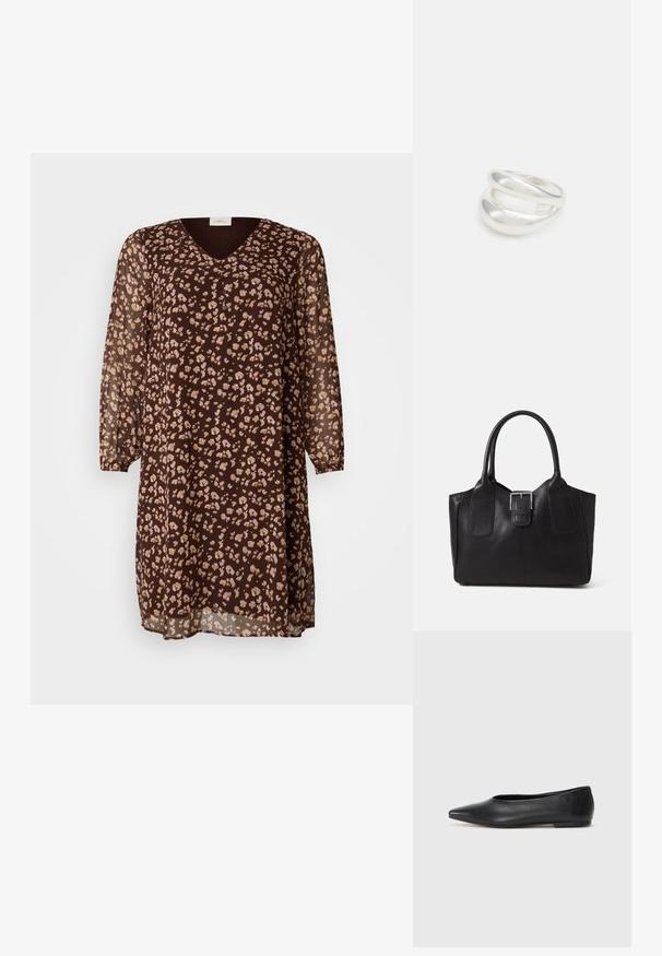 Hnedá priesvitná šaty s V-výstrihom, zdobené kvetinovým vzorom v svetloružovej a krémovej farbe. Dlhé, nadýchané rukávy a voľný strih.; Čierne kožené baletky, špicatý špička, minimalistický dizajn, hladká textúra, nízky podpätok, bez viditeľných prvkov alebo ozdôb.; Čierna kožená taška s hladkou textúrou, štruktúrovaným tvarom, dvoma uchami a výrazným strieborným prackovým detailom na prednej strane.; Strieborný prsteň s dvojitým pásikom s hladkým, lesklým povrchom. Má plynulý, zakrivený dizajn s prekryvajúcimi sa časťami pre moderný vzhľad.