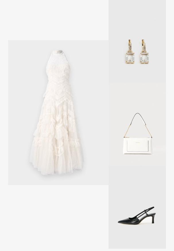 Biele večerné šaty s vrstveným tylom a volánovými akcentmi, vysokým výstrihom a dlhým, splývavým strihom. Textúrovaná a ľahká tkanina.; Čierne patentové slingback topánky na ihlovom podpätku s špicatou špičkou, s textúrovaným hadím vzorom, nastaviteľným popruhom a krátkym, textúrovaným blokovým podpätkom.; Biele kožené kabelka s textúrovaným povrchom, ktorá má zlatý retiazkový popruh a čierne akcenty. Obsahuje prednú kapsu a zipsové zapínanie.; Náušnice v zlatej farbe, ktoré majú obdĺžnikový, transparentný kryštál visiaci pod radom malých, guľatých, čírych akcentov. Elegantný, moderný dizajn.