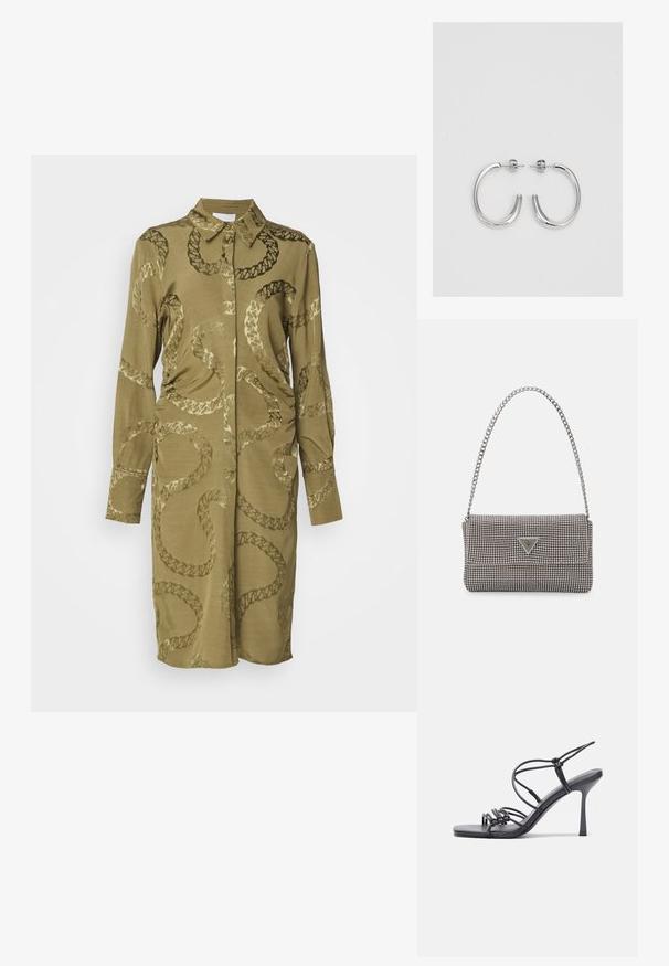Vestido camiseiro verde-oliva com mangas longas, gola e detalhes em padrão de corrente. O tecido tem uma textura suave e uma silhueta ajustada.; As sandálias de salto alto pretas apresentam tiras finas com um design em nó, uma biqueira quadrada lisa e um elegante salto agulha.; Bolsa metálica cinza claro com uma alça de corrente, adornada com pequenos rebites metálicos circulares e um logótipo triangular da marca.; Brincos de argola prateados com um acabamento suave e brilhante. Forma arredondada, design leve, com fecho de pino.