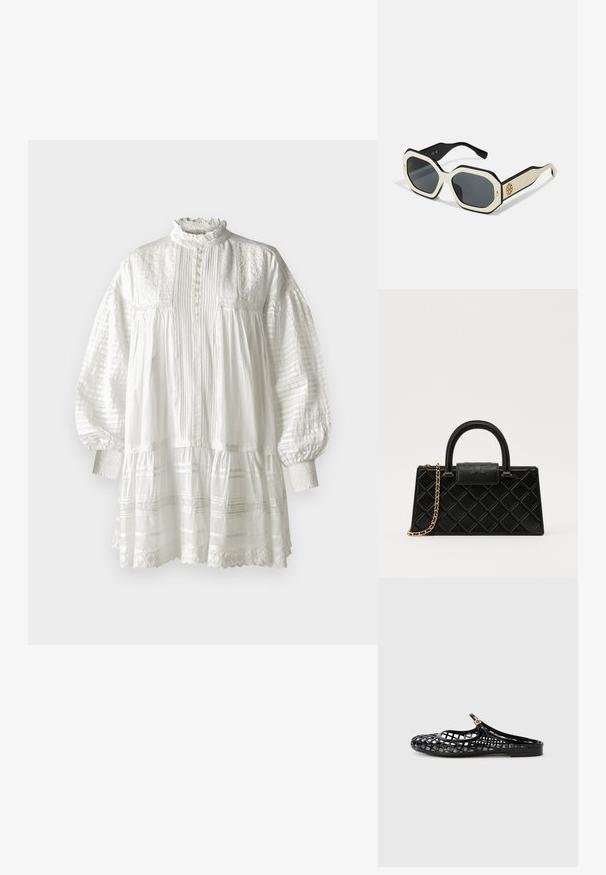Vanessa Bruno DIANE - Denní šaty - blanc; Tory Burch MELLOW MARY JANE - Pantofle - perfect black/gold; Sluneční brýle s oktagonálním bílým rámem, černými okraji a šedými skly. Zlatý logový detail na boku dodává elegantní akcent.; Černá kabelka vyrobená z texturované kůže se vzorem diamantů, zlatě tónovaný řetízek, a horní rukojeť s klopou opatřenou embosovaným logem.