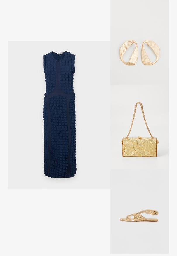 Henrik Vibskov TIE DRESS - Apģērbs svinīgiem gadījumiem - midnight blue; Stuart Weitzman THEA - Sandales - golden; Zelta krunkainā tekstūras rokassoma ar taisnstūra formu, kas aprīkota ar ķēdes siksniņu un augšējo aizdari. Gluda, spīdīga apdare.; Pāris neregulāras ovālas formas zelta toņos metāla auskaru ar teksturētu, nedaudz sitētu virsmu uz baltas fona.