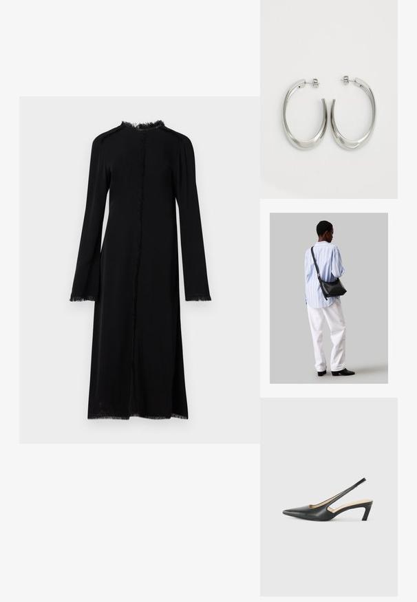 Dlouhé černé šaty z měkké tkaniny, s rovnou siluetou, třásněmi na okrajích a dlouhými rukávy se širokými manžetami. Bez zapínání.; Černý špičatý slingback s nízkým podpatkem, vyrobený z hladké kůže, s výřezem na boku pro lepší prodyšnost.; Černá kožená kabelka přes rameno s jemnou texturou, trojúhelníkovým tvarem a nastavitelným popruhem, v kombinaci se světle modrou pruhovanou košilí a bílými kalhotami.; Stříbrné kruhové náušnice s hladkým, zakřiveným designem. Vyznačují se lesklým kovovým povrchem a zapínáním na patent. Žádné viditelné vzory nebo akcenty.