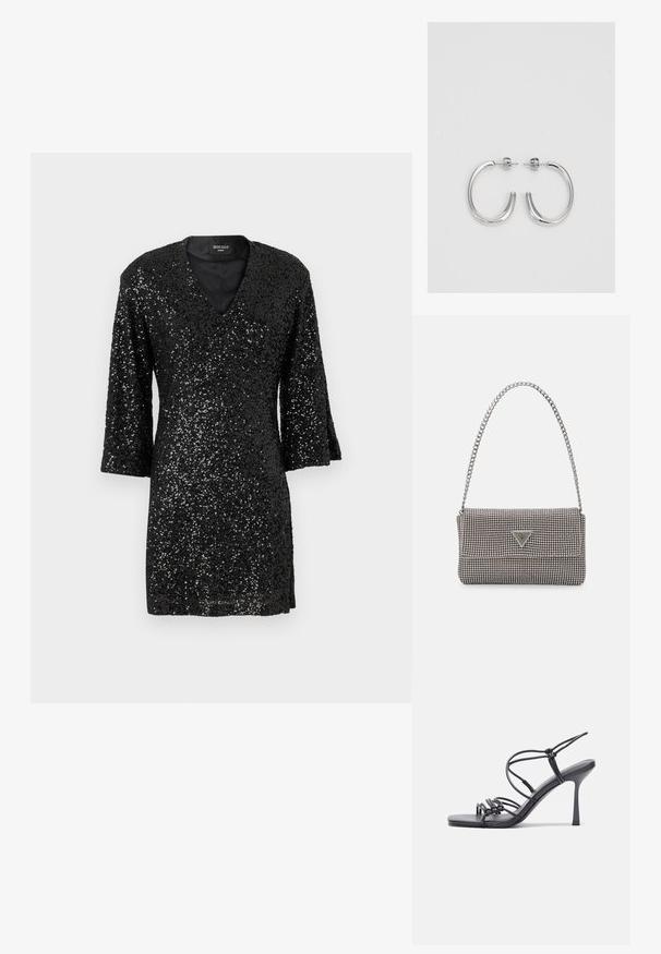 Fekete flitteres ruha V kivágással, háromnegyedes ujjakkal és testhezálló sziluettel. Fénylő textúra, amelyet flitter díszítés borít.; Fekete magas sarkú szandálok vékony pántokkal, csomózott mintával, sima négyzetes orral és karcsú stiletto sarkal rendelkeznek.; Világosszürke fémes kézitáska lánc pánttal, kis kör alakú fém kifinomult díszítéssel és háromszög alakú márkagéppel.; Ezüst karika fülbevalók sima, fényes felülettel. Lekerekített forma, könnyű kialakítással, tűs zárómechanizmussal.