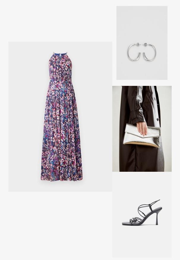 Maxi sukienka z dekoltem halter, wibracyjnym kwiatowym wzorem w odcieniach niebieskiego, różowego i purpurowego, z dopasowanym bodicem i rozkloszowaną spódnicą.; Czarne sandały na wysokim obcasie mają cienkie paski z węzłowym wzorem, gładki, kwadratowy czubek i smukły obcas w stylu szpilki.; Srebrna metaliczna kopertówka o kształcie kątowym, gładka w dotyku, z kontrastowym kolorem wewnątrz, trzymana w ręce noszącej czarny płaszcz.; Srebrne kolczyki na biglu o gładkim, błyszczącym wykończeniu. O zaokrąglonym kształcie, lekkim designie, z zamknięciem na zatrzask.