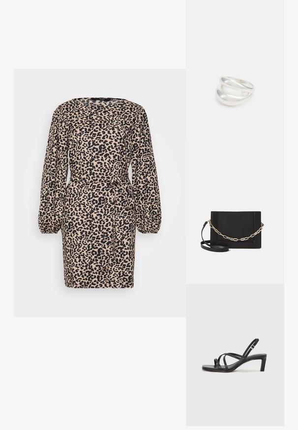 Leopardimustriga kleit, millel on pikad puffse varrukad, vööpõhistus ja Lipsu detail. Valmistatud pehmest kangast, mille värvitoonid on beež ja must.; Mustast rihmajalatsid ruudukujulise varba ja madala ploki kontsaga. Omab mitmeid õhukesi rihmasid ja reguleeritavat pahkluu rihma. Valmistatud siledast nahast.; Mustast nahast õlakott, mis omab siledat tekstuuri, ristküliku kuju ning esiküljel metallketi detaili. Reguleeritav rihm on kaasas.; Hõbedane kahekordne rõngas sujuva, poleeritud pinnaga. Omab voolavat, kõverat disaini, millel on kattuvad sektsioonid, et saavutada kaasaegne ilme.