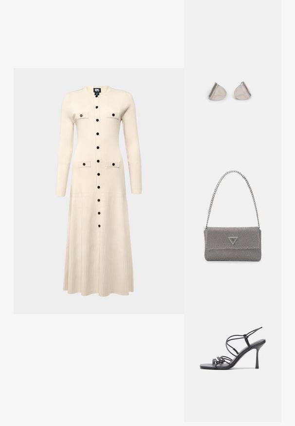 DKNY DRESS - Vestido de malha - talco; As sandálias de salto alto pretas apresentam tiras finas com um design em nó, uma biqueira quadrada lisa e um elegante salto agulha.; Bolsa metálica cinza claro com uma alça de corrente, adornada com pequenos rebites metálicos circulares e um logótipo triangular da marca.; Brincos de metal prateado com uma forma suave de gota e um acabamento polido. Gravações subtis adicionam detalhe. Design minimalista.