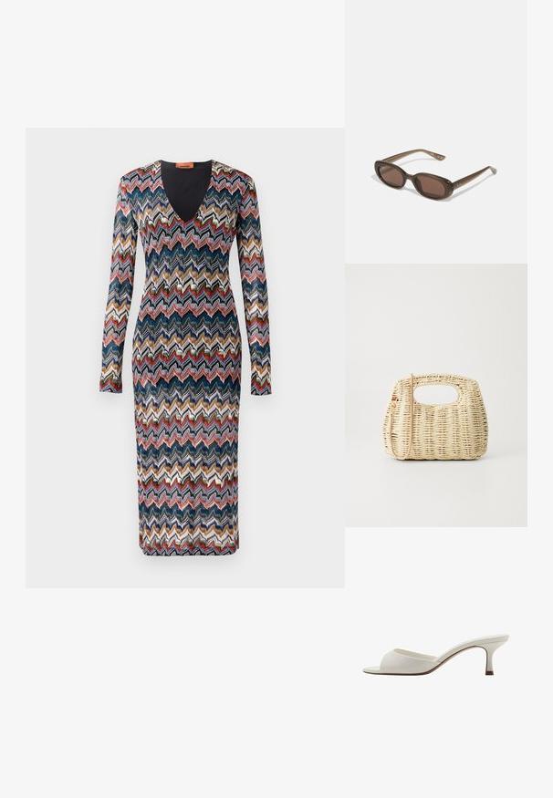 Dlhý rukáv šaty s cikcak vzorom v modrej, červenej, krémovej a zlatej farbe. V-dekolt; pletená látka s priliehavým strihom.; Biele sandále na vysokom podpätku otvorené na špičke s hladkým povrchom, minimalistickým dizajnom a štíhlym podpätkom, s jemným hnedým akcentom na podrážke.; Hnedé oválne slnečné okuliare s tmavými sklami. Rám je vyrobený z priesvitného hnedého materiálu a na spánkoch má vytlačené logo.; Tkaná slamenná taška svetloslabej farby s okrúhlym telom, otvoreným vrchom a odnímateľným popruhom. Výrazná textúra a zložitý vzor tkania.