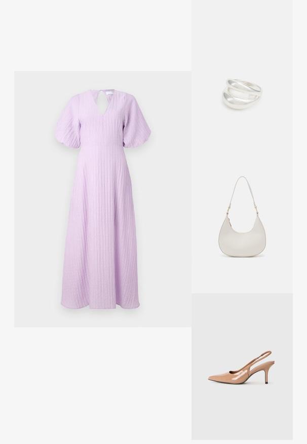 Lavandas maksi kleita ar teksturētu, plisētu dizainu. Iekļauj atslēgvārda dekoltē un izplestiem īsiem piedurknēm. Mīksta, plūstoša auduma.; Nude patent ādas slingback zamšs ar smailu purngalu, atvērtu sānu dizainu un 7 cm stiletto papēdi. Melna akcents uz papēža bāzes.; Krems krāsas ādas plecu soma ar pusmēness formas siluetu, plānu siksniņu un smalku šuvju detaļām. Minimālistisks dizains ar zelta toni aparatūras akcentiem.; Sudraba divu joslu gredzens ar gludu, pulētu virsmu. Iezīmējas ar plūstošu, izliekta dizaina struktūru ar pārklājošām sekcijām modernam izskatam.