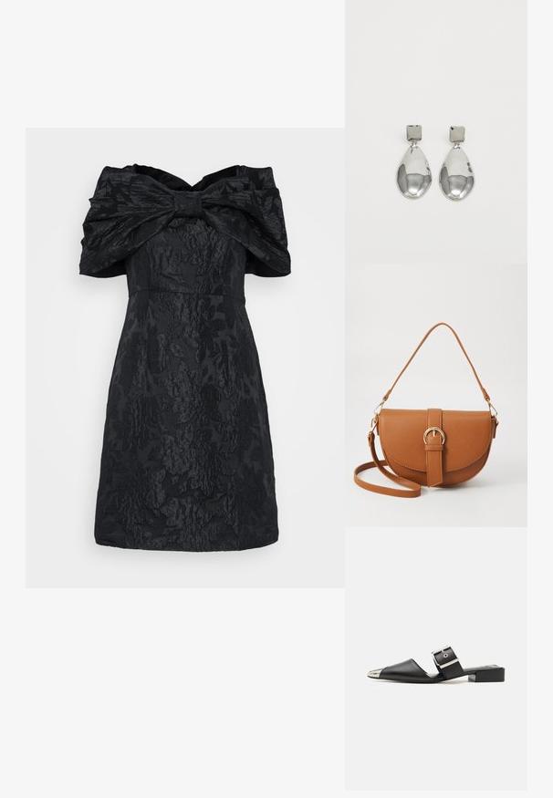 Čierne šaty s textúrovaným kvetinovým vzorom, dizajn bez ramienok a veľká mašľa na výstrihu. Krátka dĺžka.; Čierne kožené sandále s špicatou špičkou, metalicky striebornou špičkou a nastaviteľným popruhom s prackou. Ploché blokové podpätky pre podporu.; Hnedá kožená kabelka cez telo s zakriveným tvarom, zlatými kovovými doplnkami a akcentom s prackou. Obsahuje odnímateľný ramenný popruh.; Strieborné visACIE náušnice so štvorcovým študom, s hladkým, lešteným povrchom a tvarom kvapky, odrážajúce svetlo s lesklým povrchom.