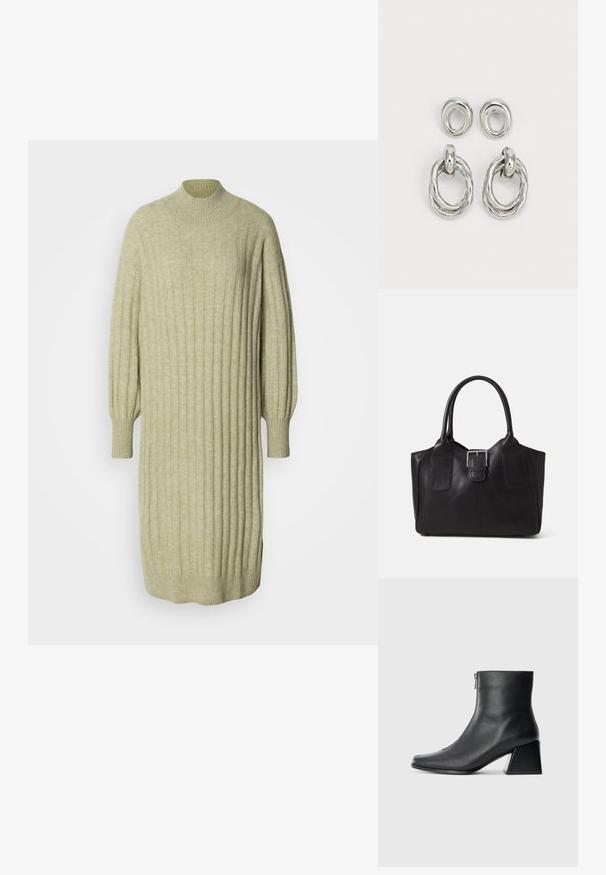 Robe tricotée vert clair avec une texture côtelée, un col haut et des manches ballon. Coupe ample avec des fentes latérales à l'ourlet.; Bottine en cuir noir avec un bout carré, fermeture éclair sur le côté et talon bloc sur fond clair uni.; Sac fourre-tout en cuir noir avec une texture lisse, une forme structurée, deux poignées et un détail en boucle argentée proéminent à l'avant.; Boucles d'oreilles en métal ton argent, comprenant deux modèles : un anneau circulaire torsadé et un clou circulaire lisse. La surface réfléchissante renforce l'élégance.