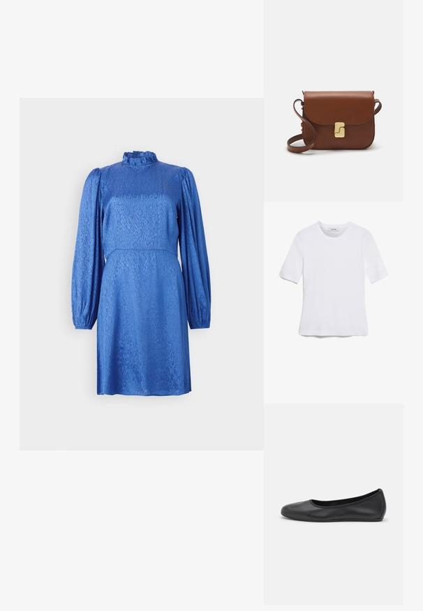 Zila kleita ar garām, pūkainām piedurknēm, augstu krokotu apkakli un teksturētu ziedu rakstu. Audumam ir gluda spīduma virsma un pieguļošs josta.; Balta īsām piedurknēm T-krekls, izgatavots no ribota auduma. Apaļš izgriezums, regulāra piegriezuma un diskrēti šuvumu detaļas. Bez printiem vai grafikām.; Melna ādas baleta kurpe ar noapaļotu purngalu, gludu tekstūru, minimālu šuvju detalizāciju un elastīgu zoles dizainu.; Bordo ādas rokas soma ar atloku, zeltītām detaļām, plecu siksnu un gludu virsmu. Kompakta, taisnstūrveida forma.