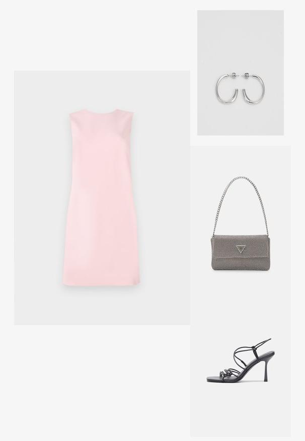Ärmelloses Kleid aus weichem, rosa Stoff, mit einfacher A-Linie, runder Ausschnitt und glatter Textur ohne Muster oder Verzierungen.; Schwarze, hochhackige Sandalen mit dünnen Riemen und einem geknoteten Design, einer glatten, rechteckigen Zehenpartie und einem eleganten Stiletto-Absatz.; Hellegraue metallische Handtasche mit einer Kettenriemen, verziert mit kleinen kreisförmigen metallic Nieten und einem dreieckigen Markenlogo.; Silberne Creolen mit einer glatten, glänzenden Oberfläche. Abgerundete Form, leichtes Design, mit einer Steckverschluss.