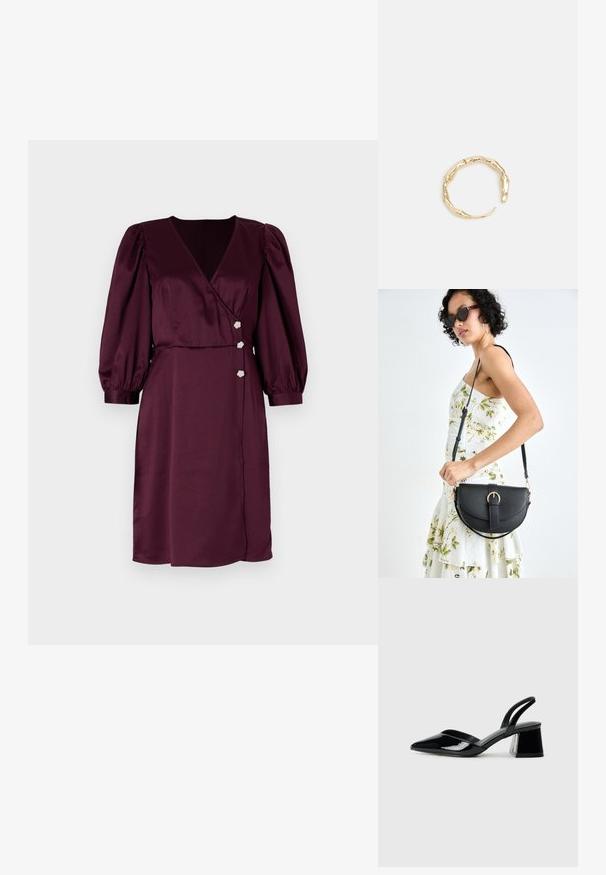Burgundska obleka s povojem iz satena z globokim V-izrezom, napihnjenimi rokavi in tremi cvetnimi gumbi v pasu. Gladka tekstura, do kolen.; Črne lakirane slingback pete s koničastim nosom in geometrijsko blokasto peto. Imajo eleganten, minimalističen dizajn in gladko teksturo.; Črna usnjena torbica s ukrivljeno obliko, z odstranljivo naramnico in zlatimi dodatki. Torbica ima pokrov s podrobnostmi v obliki zaponke.; Zlati prstan s organskim, zvitim dizajnom, gladko površino in taperiranimi konci, ki ustvarja modernega, skulpturalnega videza.