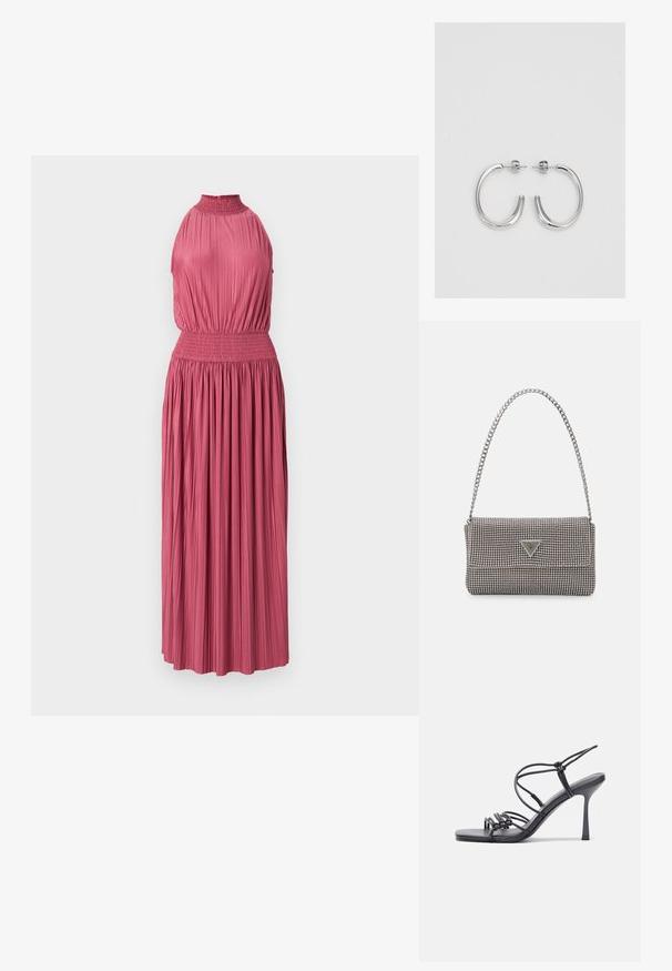 Ilgas rožinis klostuotas suknelė su aukštu kaklu ir smulkintais liemeniu. Pagaminta iš lengvos medžiagos, ji turi vertikalius raukšles ir laisvai tekantį siluetą.; Juodos aukštakulnės sandalai pasižymi plonyčiais dirželiais su mazgo dizainu, lygiu kvadratiniu pirštu ir elegantišku stiletto kulnu.; Šviesiai pilka metalinė rankinė su grandinėlės dirželiu, papuošta mažais apvaliais metaliniais smeigėmis ir trikampiu prekės ženklu.; Sidabrinės auskarai žiedai su lygiu, blizgiu paviršiumi. Suapvalinta forma, lengvas dizainas, su uždarymu ant smeigtuko.