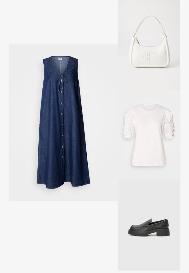 Denim ermeløs kjole i mørk blå, med dyp V-hals, front lukking med knapper, knytedetalj ved halsen og sidelommer.; Hvit t-skjorte med korte, puffede ermer laget av blonder. Rund halsutskjæring, myk tekstur og en litt løs passform. Merket synlig på innsiden.; Sorte skinnloafers med rund tå, tykk teksturert såle og minimale sømdetaljer. Strømlinjeformet design uten synlige snørebånd eller hardvarer.; Hvit lærveske med en buet fasong, med et preget "CK"-logo på forsiden og en enkel skulderstropp. Glidelåslukking på toppen.