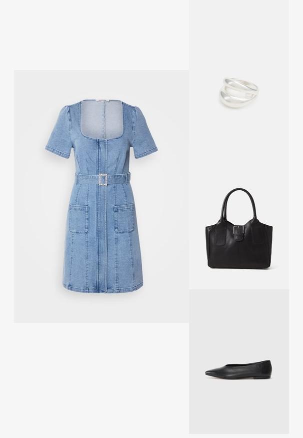 Vestido de mezclilla azul claro con mangas cortas abullonadas, escote cuadrado, cremallera frontal, dos grandes bolsillos y un cinturón con hebilla cuadrada de pedrería.; Bailarinas de cuero negro, punta afilada, diseño minimalista, textura suave, tacón bajo, sin herrajes ni adornos visibles.; Bolso tote de cuero negro con textura suave, forma estructurada, dos asas y un prominente detalle de hebilla plateada en la parte frontal.; Anillo de plata de doble banda con una superficie lisa y pulida. Presenta un diseño fluido y curvado con secciones superpuestas para un aspecto moderno.