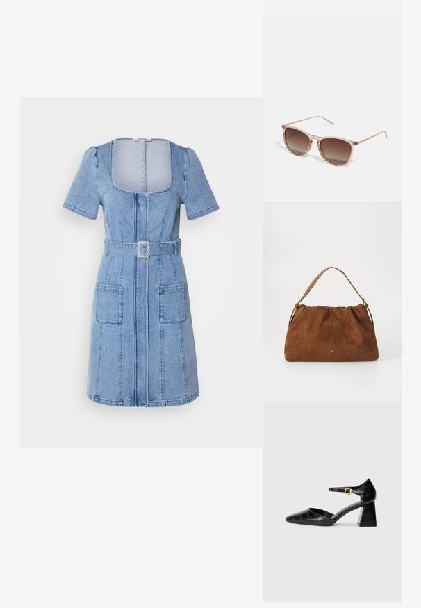 Lys blå denimkjole med korte pufferm, firkantet halslinning, glidelås foran, to store lommer og et belte med firkantet rhinestonespenne.; Svart lakkert høye hæler med spiss tupp, ankelstropp og teksturert krokodilleskinn-mønster. Design med firkantet blokkhæl.; Brune gradient solbriller med en gennemsigtig pink ramme, firkantet facon og tynde metalarme. Har afrundede kanter og minimal detaljering.; Brun semsket håndveske med en samlet design, som har en enkelt tan lærrem og en subtil gull logo detalj på forsiden.