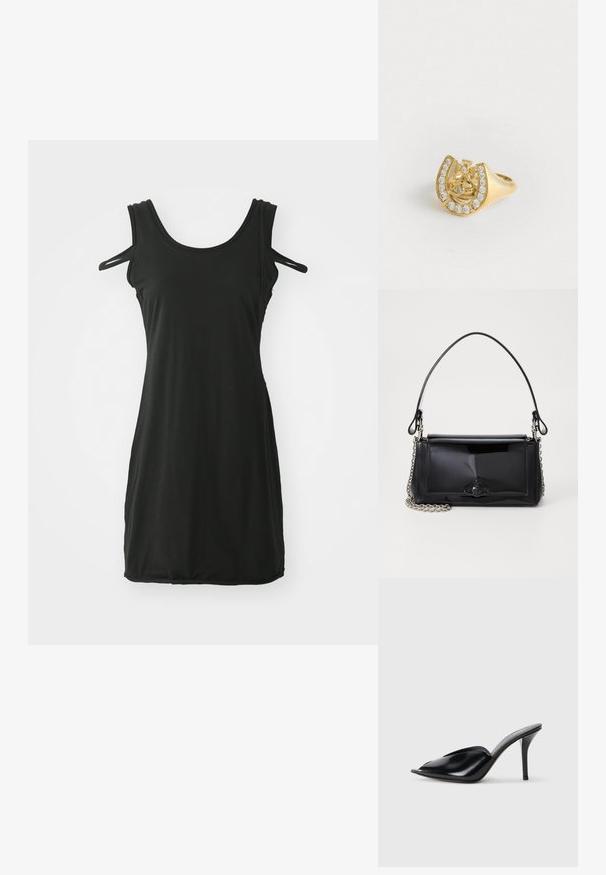 Vestido preto sem mangas feito de tecido suave, com decote redondo e duas alças recortadas nos ombros. Silhueta reta sem adornos.; Mules de salto alto em couro preto, com ponta aberta, design pontudo, textura suave e um salto fino tipo stiletto.; Bolsa de mão em verniz preto com formato retangular, alça de corrente e um detalhe de hardware distinto no centro. Textura suave.; Anel de ouro com um design de coroa dentro de uma ferradura, decorado com pequenas pedras preciosas claras, sobre um fundo branco.