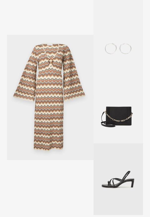 Maxi šaty s zigzagovým vzorem v béžové, hnědé a odstínech zelené. Mají zvonové rukávy a kulatý kroužek jako ozdobu ve výstřihu.; Černé sandály na tenkém podpatku se čtveratou špičkou a nízkým blokovým podpatkem. Mají několik tenkých popruhů a nastavitelné zapínání okolo kotníku. Vyrobeny z hladké kůže.; Černá kožená crossbody taška s hladkým povrchem, obdélníkovým tvarem a kovovým řetízkem na přední straně. Součástí je nastavitelný popruh.; Stříbrné kruhové náušnice s elegantním, kulatým designem, s hladkým povrchem a bez viditelných ozdob. Průměr není specifikován.