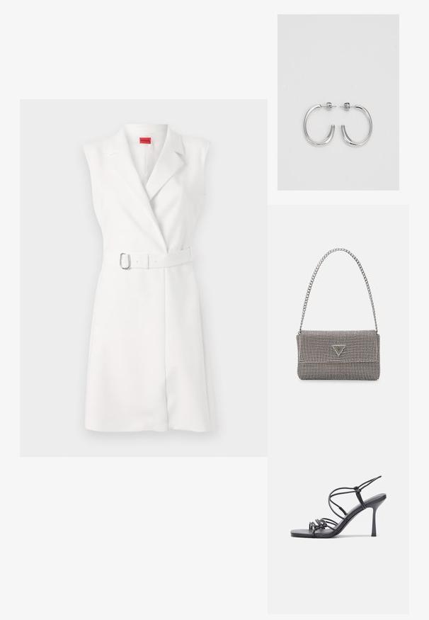 Balts bezpiedurkņu kleita ar piegriezumu, apkakles rotājumu un saderīgu jostu ar sudraba sprādzi. Gluda tekstūra, līdz ceļiem.; Melnas augstpapēžu sandales ar plāniem siksniņām un mezgla dizainu, gluda kvadrātveida purngalu un elegantu stiletto papēdi.; Gaiši pelēka metāla rokassoma ar ķēdes siksnu, rotāta ar mazām apaļām metāla kniedēm un trīsstūra zīmola logo.; Sudraba riņķveida auskari ar gludu, spīdīgu apdari. Apaļas formas, viegla dizaina, ar aizdari uz stieples.