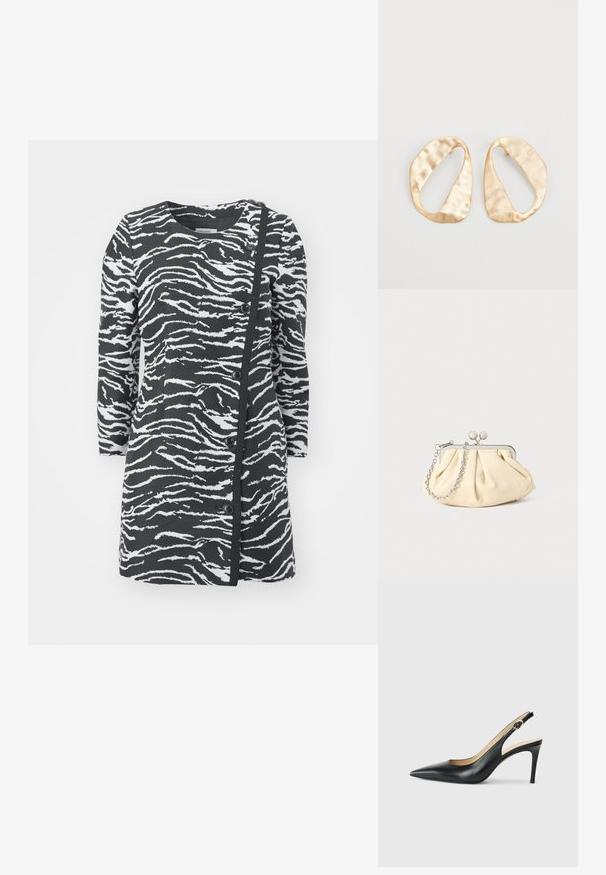 Sukienka w paski zebry w czarno-białym kolorze, z długimi rękawami, okrągłym dekoltem i guzikami po bokach. Posiada teksturowany materiał i asymetryczny krój.; Czarne skórzane sandały na obcasie typu slingback z wąskim noskiem, regulowanym paskiem i smukłym obcasem szpilką, o gładkim wykończeniu.; Złożona beżowa skórzana kopertówka z srebrną metalową ramą, z dwoma okrągłymi dekoracyjnymi zapięciami i srebrnym łańcuszkiem.; Para nieregularnych, owalnych kolczyków ze złotego metalu o teksturowanej, lekko młotkowanej powierzchni na białym tle.