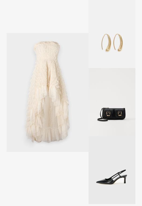 Trägerloses, beiges Kleid mit rüschierten Lagen, strukturiertem Stoff und transparenten Pünktchenakzenten. Der ausgestellte Saum sorgt für Volumen und Bewegung.; Schwarze Lack-Slingback-Pumps mit spitzem Zehenbereich, versehen mit strukturiertem Schlangenprint, verstellbarem Riemen und einem kurzen, strukturierten Blockabsatz.; Schwarze Leder-Umhängetasche mit zwei vorderen Taschen, goldenen Schnallen, Reißverschluss und einem schmalen Tragegurt. Texturierte Oberfläche und kompakte rechteckige Form.; Goldfarbene Metall-Hoops mit einer geschwungenen, länglichen Form. Sie verfügen über eine glatte, glänzende Oberfläche und eine abgerundete Spitze für zusätzliche Details.