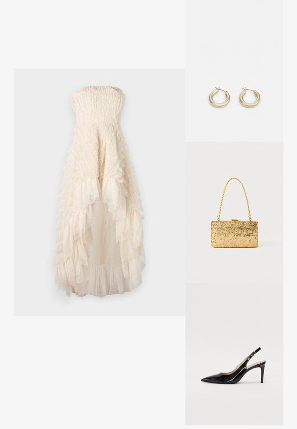 Vestido sin tirantes de color beige con capas con volantes, tejido texturizado y detalles de lunares transparentes. El dobladillo acampanado añade volumen y movimiento.; Zapatos de charol negro con tirante al tobillo, punta afilada, tacón delgado y un diseño de corte sutil. Presenta una hebilla dorada en la correa.; Clutch dorado de lentejuelas con forma rectangular, que presenta un asa de cadena trenzada y un cierre de metal, reflejando la luz con un acabado texturizado.; Lauren Ralph Lauren BASIC SMALL HOOP - Pendientes - gold-coloured