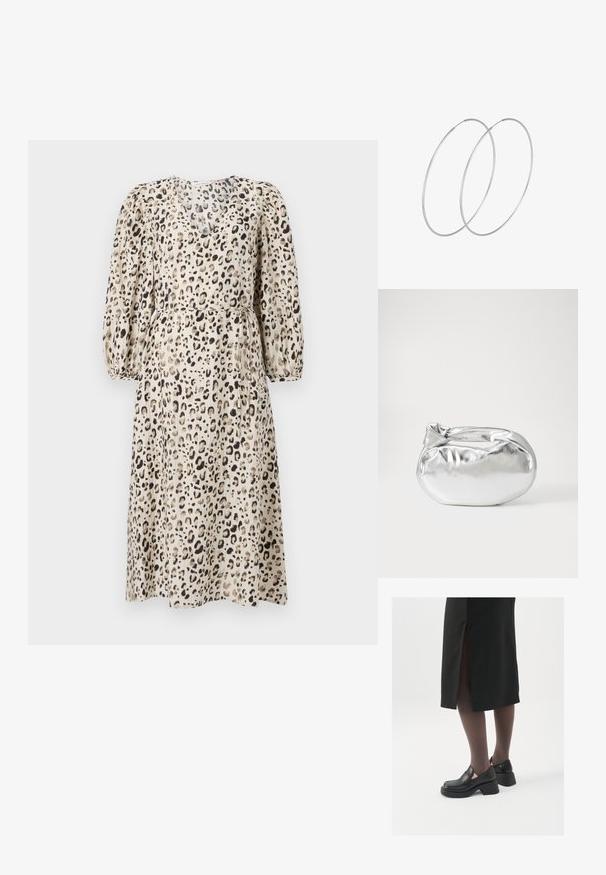 Obleka z leopardjim vzorcem v bež barvi z kratkimi balonastimi rokavi, oprijetim pasom in raztegnjenim krilom. Narejena iz lahkotne, vzorčaste tkanine.; Črne usnjene čevlje s zaobljenim prstom, debelim blokastim petama in elastičnimi stranskimi detajli, v kombinaciji s temno nogavicami in črno krilo z razporkom.; Srebrna kovinska torbica z mehko, zaobljeno obliko in zavezano zgornjo zaporo. Narejena iz gladkega umetnega usnja.; Srebrne uhane v obliki obroča z minimalističnim dizajnom. Krožna oblika, gladka tekstura in tanek profil. Lahki s poliranim zaključkom.