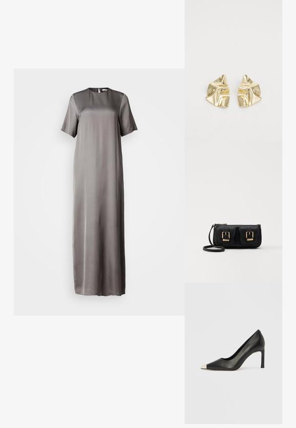 Rochie maxi din satin de un gri estompat, cu mâneci scurte, decolteu rotund și detaliu tip cheie la spate. Textură netedă, design fluid.; Pantof cu toc înalt din piele neagră, cu vârf ascuțit și un capac metalic argintiu. Are un finisaj neted și un toc subțire de 10 cm.; Geantă neagră din piele, tip crossbody, cu două buzunare frontale, catarame aurii, închidere cu fermoar și o curea subțire. Suprafață texturată și formă rectangulară compactă.; Cercei metalici aurii cu un design ondulat; suprafață netedă și reflectorizantă; formă asimetrică; fără modele sau accesorii vizibile.