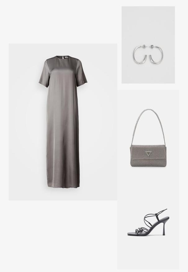 Pasztell szürke szatén maxi ruha rövid ujjakkal, kerek nyakkivágással és kulcslyuk hátkivágással. Sima textúra, lebegő dizájn.; Fekete magas sarkú szandálok vékony pántokkal, csomózott mintával, sima négyzetes orral és karcsú stiletto sarkal rendelkeznek.; Világosszürke fémes kézitáska lánc pánttal, kis kör alakú fém kifinomult díszítéssel és háromszög alakú márkagéppel.; Ezüst karika fülbevalók sima, fényes felülettel. Lekerekített forma, könnyű kialakítással, tűs zárómechanizmussal.
