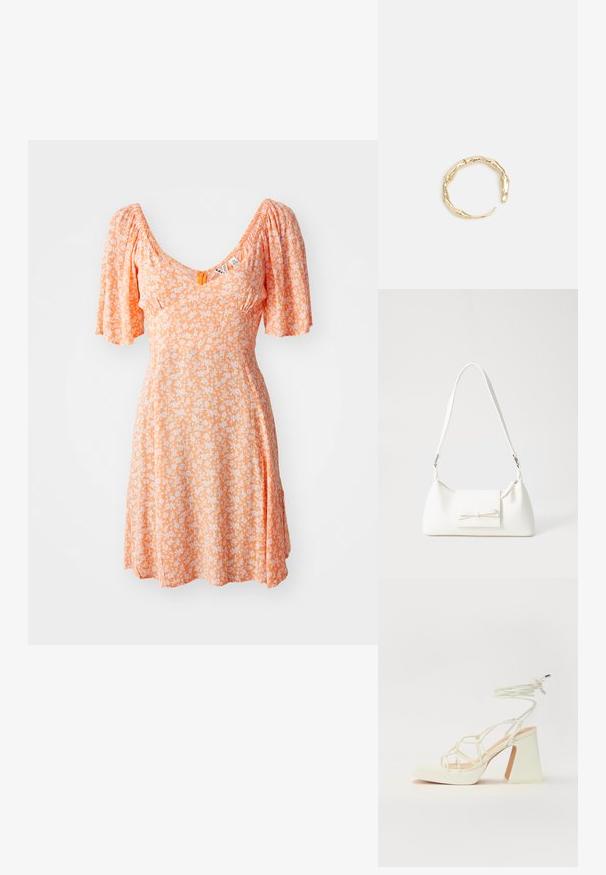 Oranža kleita ar pūkainām piedurknēm, V veida kakla izgriezumu, ar baltu ziedu rakstu. Plūstošs audums, ceļa garuma dizains un savākta apdare.; Baltas augstpapēžu sandales ar masīvu papēdi, ar siksnu dizainu un potītes saistītiem elementiem. Gluda tekstūra ar platformu priekšpusē, lai nodrošinātu papildu augstumu.; Balta sintētiska soma ar trīsstūrveida formu, plakanu priekšējo vāciņu un loku detaļu, regulējamu siksnu, gludu tekstūru un minimālistisku dizainu.; Zelta toņa gredzens ar organisku, vērptu dizainu, gludu virsmu un sašaurinātiem galiem, radot mūsdienīgu, skulpturālu izskatu.