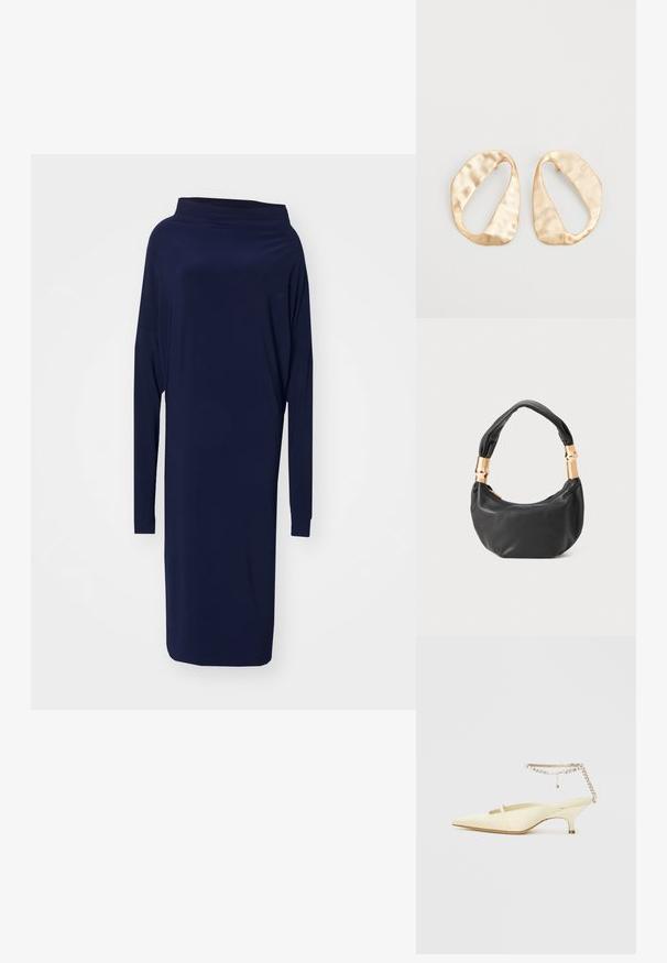 Tummansininen pitkähihaisia mekko, jossa on olkaimeton kaula-aukko. Sulava pinta, polven pituinen, jossa on löysä, rento malli.; Kärkiasteeltaan terävä, keltainen satiininen slingback-kengä, jossa on matala korko ja koristeellinen ketjuselkä }-remmi, jossa on kimalteita. Sujuva pinta, minimaalinen muotoilu.; Musta nahkalaukku pyöreällä muodolla, pehmeällä pinnalla ja solmulla varustetulla kahvalla, jossa on kultasävyiset yksityiskohdat. Vetoketjusuljenta.; Pari epämuodostuneita soikeita kultasävyisiä metallikorvakoruja, joissa on teksturoitu, hieman hakattu pinta valkoista taustaa vasten.