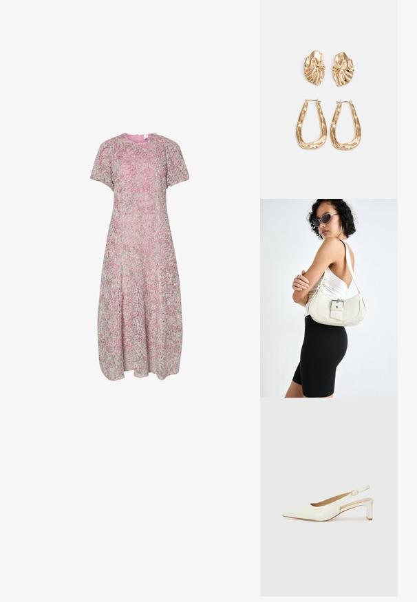 Vestido com estampa floral, de manga curta, em tons de rosa e verde. Silhueta em A com decote redondo e tecido leve e texturizado.; Sapato slingback de couro branco envernizado com bico fino e um salto baixo em bloco. Apresenta uma tira subtil com um detalhe de fivela em tom dourado.; Bolsa de couro branca com um formato curvado, alça ajustável e um pequeno detalhe de fivela. Modelo usa um traje preto ajustado.; Brincos em tom de ouro com formas onduladas e texturizadas. Inclui studs escultóricos com presilha e um design de argola aberta com um acabamento martelado.