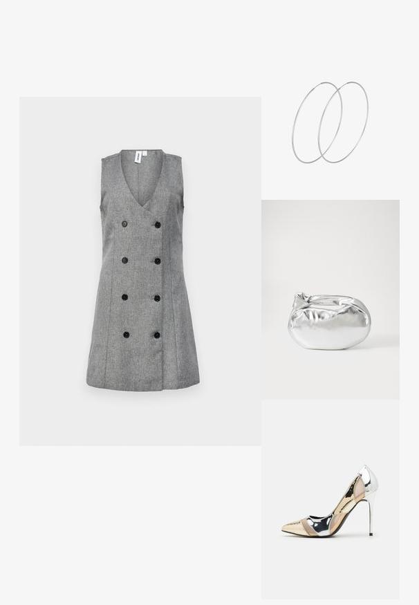 Siva brezrokavna obleka z v-izrezom, dvostranskim zapenjanjem, šestimi črnimi gumbi in strukturirano obliko. Teksturo s subtilnim vzorcem.; Čevlji z visoko peto in konico, v barvni kombinaciji srebrne, zlate in nude. Sijajna obdelava z izrezljanim dizajnom, z igličasto peto.; Srebrna kovinska torbica z mehko, zaobljeno obliko in zavezano zgornjo zaporo. Narejena iz gladkega umetnega usnja.; Srebrne uhane v obliki obroča z minimalističnim dizajnom. Krožna oblika, gladka tekstura in tanek profil. Lahki s poliranim zaključkom.