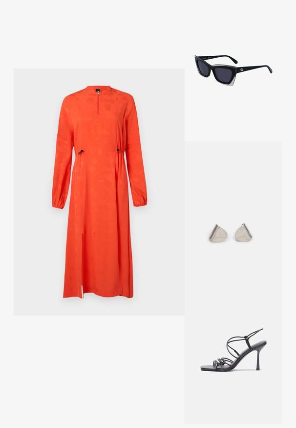 Abito rosso con maniche lunghe, scollatura alta, chiusura con zip,vita elasticizzata, spacchi laterali e motivo floreale testurizzato.; Sandali neri con tacco alto presentano sottili cinturini con design annodato, una punta quadrata liscia e un elegante tacco a spillo.; Occhiali da sole oversize neri dalla forma geometrica, con lenti scure e un dettaglio grigio a contrasto sulla montatura. Logo sul braccio.; Orecchini in metallo argentato con forma a goccia liscia e finitura lucida. Incisioni sottili aggiungono dettagli. Design minimalista.