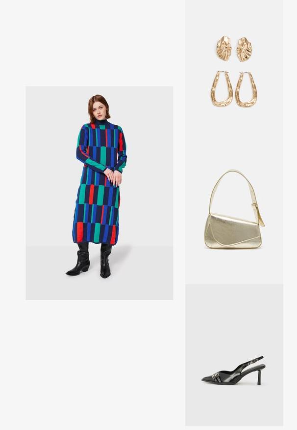 Žena stoji u dugoj, šarenoj haljini s geometrijskim uzorkom sa plavim, zelenim i crvenim prugama, uparenoj sa crnim čizmama do koljena.; Crna lakirana slingback cipela s izduženim vrhom, remenčićima oko gležnja s srebrnim kopčama i dijelovima, te vitkim potplatom.; Zlatna metalna torba s uređenim dizajnom, glatkom teksturom i podesivim remenom. Ima jedinstven trokutasti oblik i minimalističko šivanje.; Naušnice zlatne boje s teksturiranim, valovitim oblicima. Uključuju skulpturalne kopče i dizajn otvorene kružnice s kovanom završnom obradom.