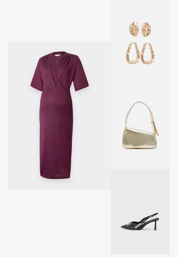 Šaty s výstřihem do V a krátkým rukávem v hluboké burgundské barvě. Vyrobeno z jemného, elastického materiálu. Design zahrnuje přiléhavý korzet a splývavou sukni.; Černá lakovaná slingback obuv s špičatou špičkou, kotníkovými pásky s kovovými sponami a příslušenstvím, a štíhlým podpatkem.; Zlatá metalická kabelka se strukturovaným designem, hladkým povrchem a nastavitelným popruhem. Disponuje unikátním trojúhelníkovým tvarem a minimalistickým prošitím.; Náušnice ve zlatém tónu s texturovanými, vlnitými tvary. Obsahují sochařské klipy a design otevřeného kruhu s kladivkovým povrchem.