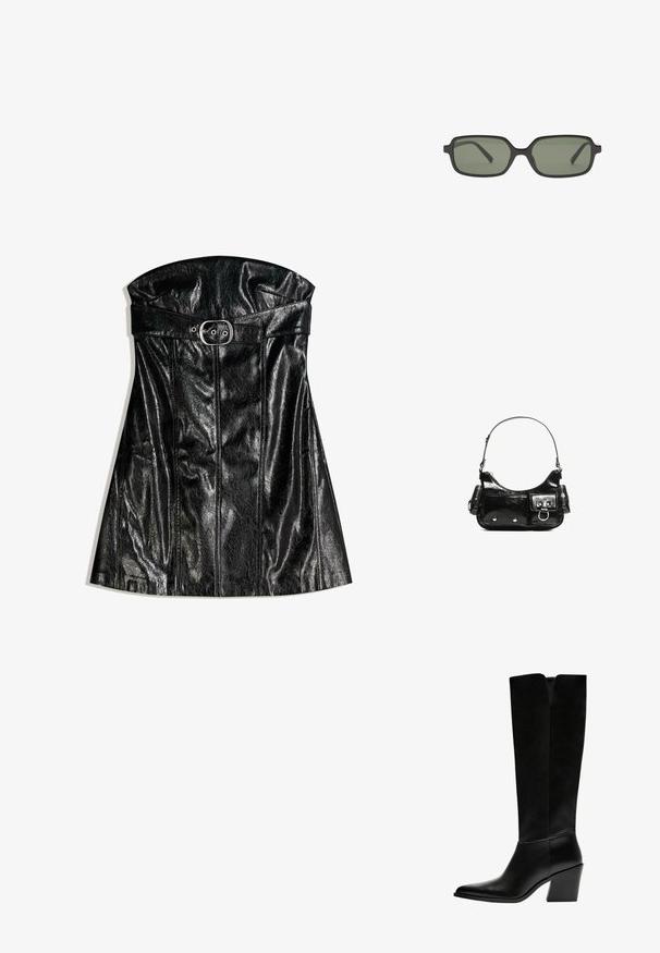 Čierne kožené šaty bez ramienok, s opaskom v oblasti pása a vertikálnymi švami, ktoré zvýrazňujú ich štruktúrovaný strih.; Čierne vysoké čižmy vyrobené z hladkej kože, s ostrou špičkou, blokovým podpätkom a V-čkovým výrezom na vrchu.; Čierne obdĺžnikové slnečné okuliare s tmavozelenými šošovkami, ktoré majú plochý dizajn, minimalistické bočné strany a ľahký rám pre pohodlie.; Čierna laková kožená kabelka s ohnutým tvarom, jedným ramenným popruhom, prednými vreckami a striebornými kovovými doplnkami.