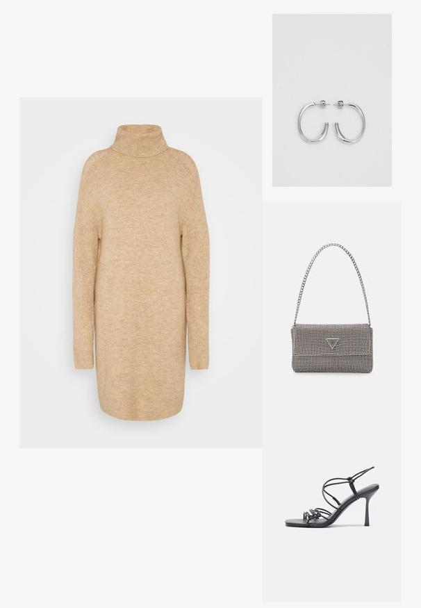 Beige garbónyakú pulóver, puha kötött textúrával, laza fazonnal, hosszú ujakkal és enyhén oversized kialakítással.; Fekete magas sarkú szandálok vékony pántokkal, csomózott mintával, sima négyzetes orral és karcsú stiletto sarkal rendelkeznek.; Világosszürke fémes kézitáska lánc pánttal, kis kör alakú fém kifinomult díszítéssel és háromszög alakú márkagéppel.; Ezüst karika fülbevalók sima, fényes felülettel. Lekerekített forma, könnyű kialakítással, tűs zárómechanizmussal.