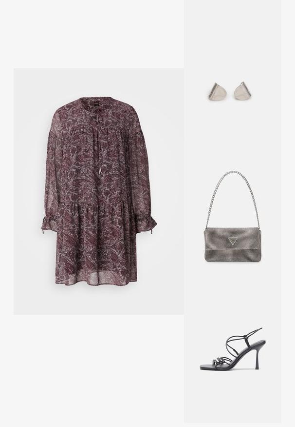 Sraigtinė, permatoma suknelė tamsiai raudonmedžio spalvos su gėlių raštais. Suknelė turi apvalią iškarpą, raištelį ir susiraukusias rankoves su elastingomis apykaklėmis.; Juodos aukštakulnės sandalai pasižymi plonyčiais dirželiais su mazgo dizainu, lygiu kvadratiniu pirštu ir elegantišku stiletto kulnu.; Šviesiai pilka metalinė rankinė su grandinėlės dirželiu, papuošta mažais apvaliais metaliniais smeigėmis ir trikampiu prekės ženklu.; Sidabriniai metaliniai auskarai su lygiu, ašaros formos dizainu ir blizgiu paviršiumi. Subtilūs raižiniai prideda detalumo. Minimalistinis dizainas.