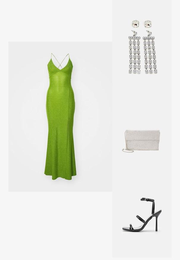 Zelena, sijajna obleka do tal z V-izrezom, ozkimi naramnicami in stranskim razporkom. Ima preplete na hrbtni strani in prilegajoč silhuet.; Črne lakirane sandale s visokim petami, ki imajo tri vodoravne trakove in nastavljiv gleženjski trak. Eleganten dizajn in sijoča površina.; Srebrna mrežasta torbica s teksturiranim, tkanim dizajnom, koja ima preklopni poklopac i uklonjivu lančanu naramenicu za nošenje.; Kristalni uhani s srebrnim osnovnim materialom, ki vsebujejo kvadratne uhančke in kaskadne vrste pravokotnih ter osmerokotnih kristalov.