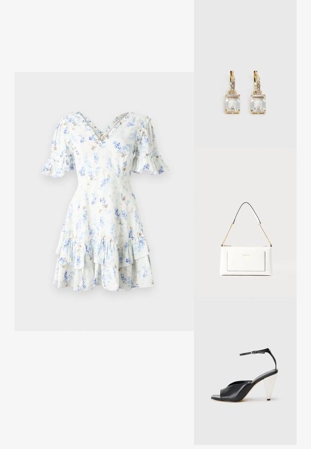 Blomsterkjole med v-hals, korte volangermarmer, lagdelt volangskjørt, lyseblått stoff, og små blå og brune blomster mønster.; Svart lær høyhælte sandaler med åpen tå, asymmetrisk design, ankelstropp og en metallisk kjegleformet hæl. Glatt tekstur hele veien.; Hvit lærveske med teksturert overflate, utstyrt med gullkjede for å bære over skulderen og svarte detaljer. Inkluderer en frontlomme og glidelås.; Gullfargede øreringer med en rektangulær, klar krystall som henger under en rad av små, runde klare akenter. Elegante, moderne design.