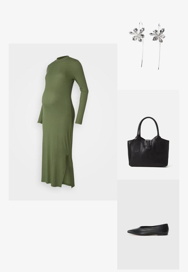 Črtast, dolg rokav materinski oblek v olivno zeleni barvi. Ima visok ovratnik in stranske razpoke za dodatno udobje in slog.; Črne usnjene balerinke, koničast toe, minimalističen dizajn, gladka tekstura, nizka peta, brez vidnih kovinskih delov ali okraskov.; Črna usnjena torba s gladko teksturo, strukturirano obliko, dvema ročkama in izrazitim srebrnim sponko na sprednji strani.; Srebrne uhani v obliki rože z teksturirano površino, ki imajo dolge kavljice in podrobnosti, podobne cvetnim listom, kar ustvarja zapleten dizajn.