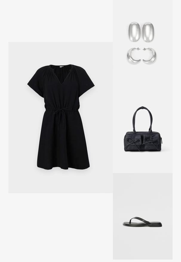 Schwarzes Kleid mit kurzen Ärmeln, V-Ausschnitt, elastischem Taillenbund mit Kordelzug und fließendem A-Linien-Rock. Hergestellt aus leichtem Stoff.; Schwarze Flip-Flops aus glattem Leder, mit einem dünnen Riemendesign und einer flachen Sohle mit minimalem Profil. Keine bemerkenswerten Muster oder Akzente.; Schwarze Stoffhandtasche mit zwei vorderen Taschen, die mit Schleifendetails versehen sind, doppelten Griffen und einem Reißverschluss. Weiche Textur und rechteckige Form.; Silberfarbener Ohrring-Satz: zwei ovale Stecker und zwei halbmondförmige Creolen, mit einer glänzenden, glatten Oberfläche und einem abgerundeten Design.