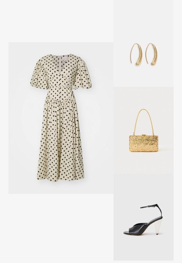 Cinq à Sept POLKA DOT STASSIE DRESS - Denní šaty - gardenia/black; Černé kožené sandály na vysokém podpatku s otevřenou špičkou, asymetrickým designem, ankle strap a kovovým kuželovitým podpatkem. Hladký povrch po celé délce.; Zlatá flitrová kabelka ve tvaru obdélníku, s propleteným řetízkovým uchem a kovovým zapínáním, odrážející světlo s texturovaným povrchem.; Náušnice ve tvaru kruhu z pozlaceného kovu s vroubkovaným, prodlouženým tvarem. Mají hladký, lesklý povrch a zaoblený konec pro zvýraznění detailu.