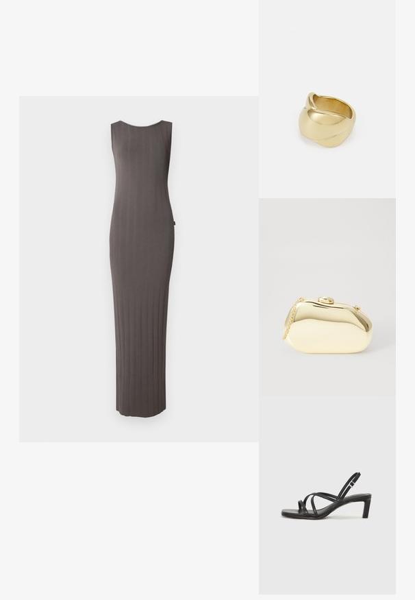 Grå ribbestrikket kjole med ermeløs design, som har rund hals og en rett, gulvlengde silhuett.; Sorte sandaler med stropper, firkantet tå og lav blokk hæl. Har flere tynne stropper og en justerbar ankelstropp. Laget av glatt lær.; Metallisk gull clutch med en glatt, rund form, med en toppknapp-lås og et lite kjede for bæring.; Gullfarget ring med en glatt, vridd design. Har en polert overflate og avrundede kanter, som skaper en sømløs, flytende form.