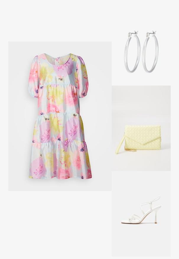 Vestido floral con flores en tonos rosa pastel, amarillo y púrpura sobre un fondo azul claro. Manga abullonada con un diseño de falda en capas.; Sandalia de tacón alto blanca con tiras, con una base plana en la punta, parte frontal texturizada con acentos fruncidos y una delgada correa en el tobillo.; Cartera de mano tejida amarilla con diseño de solapa, correa de muñeca desmontable y acento de cadena dorada. Textura suave y forma rectangular.; Pendientes de aro de plata con un acabado liso y pulido. Forma redonda y cierre de click seguro. Diseño ligero adecuado para el uso diario.