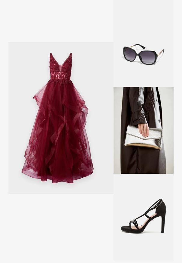 Mascara Ballkjole - wine; Sorte semskede høyhælte sandaler med kryssende stropper, en dekorativ sølvfarget aksent, og en plattformsåle for ekstra høyde.; Sorte oversized solbriller med gradient linser, tykke rammer og detaljering med gulltonekjede på tempelarmene.; Sølv metallisk clutch med et vinklet konvoluttdesign, glatt tekstur og kontrastfarge på innsiden, holdt i en hånd iført en svart kåpe.